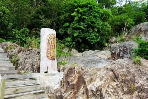 海南自駕游去哪里比較好